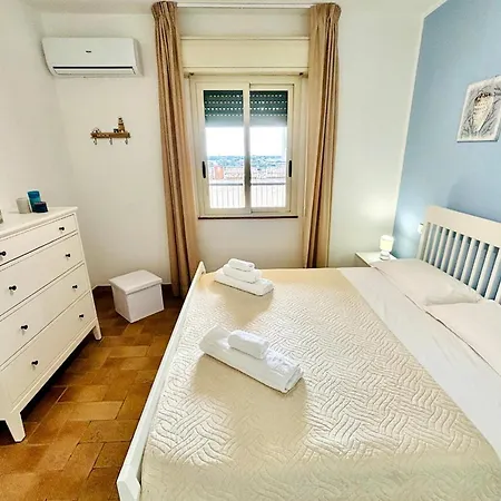 La Finestra Sul Mare Con Wi-fi E Posto Auto Tatil Evi